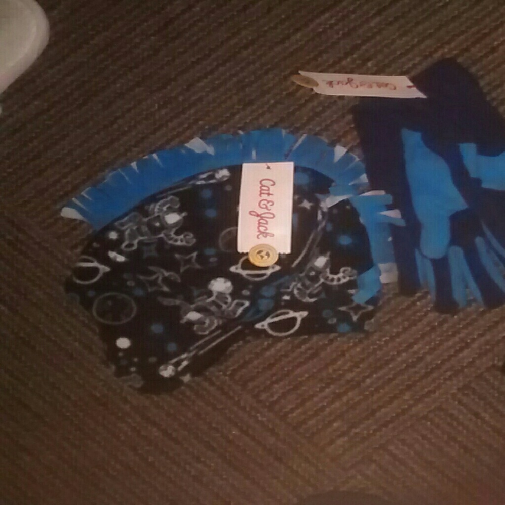 Boys hat and gloves set